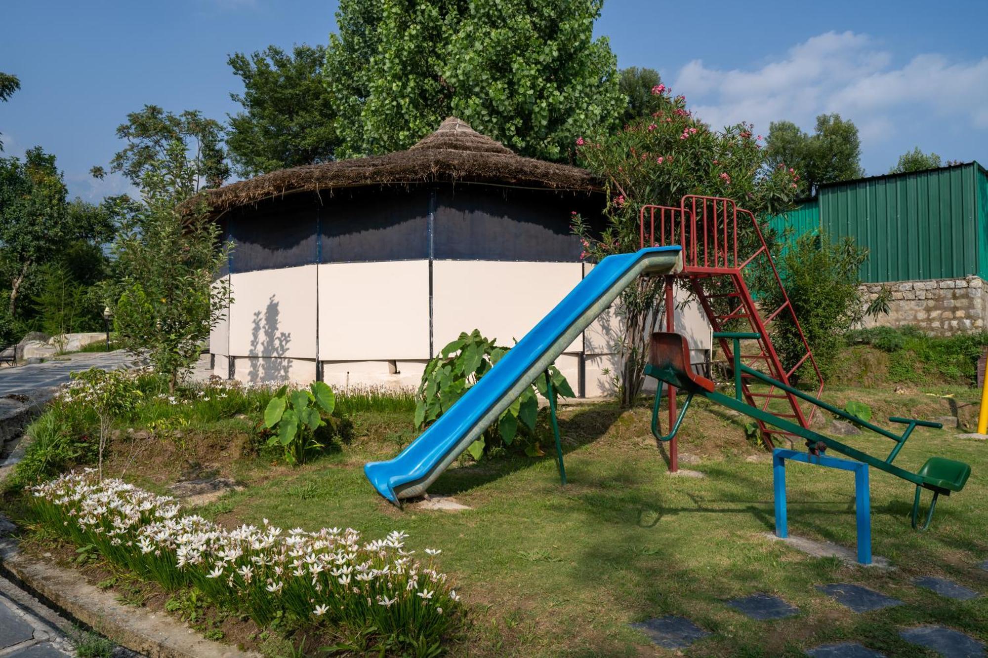 Dev Bhoomi Farms & Cottages Дармсала Экстерьер фото